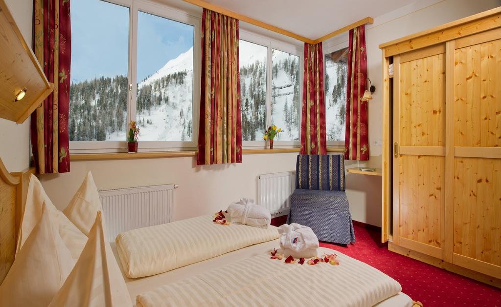 Hotel & Appartement Auerhahn Obertauern Room photo